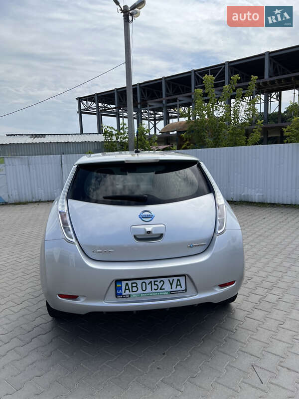 Хэтчбек Nissan Leaf 2011 в Виннице