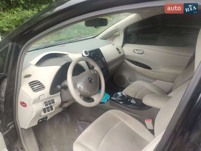 Хэтчбек Nissan Leaf 2012 в Самборе