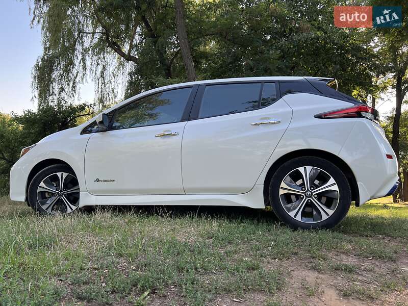 Хэтчбек Nissan Leaf 2018 в Кривом Роге