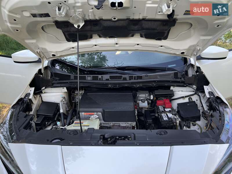 Хэтчбек Nissan Leaf 2018 в Кривом Роге