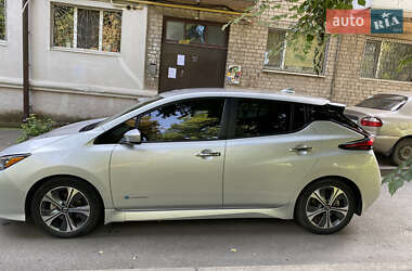 Хэтчбек Nissan Leaf 2018 в 
