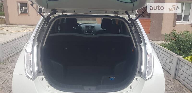Хэтчбек Nissan Leaf 2016 в Мариуполе