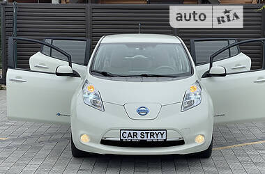 Хэтчбек Nissan Leaf 2012 в Стрые