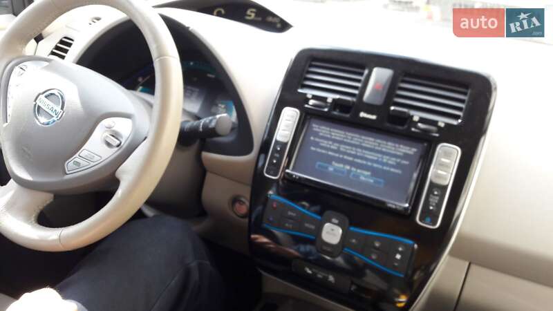 Хэтчбек Nissan Leaf 2014 в Днепре