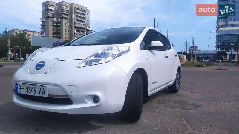 Хэтчбек Nissan Leaf 2012 в Одессе