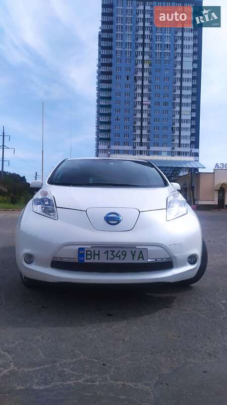 Хэтчбек Nissan Leaf 2012 в Одессе