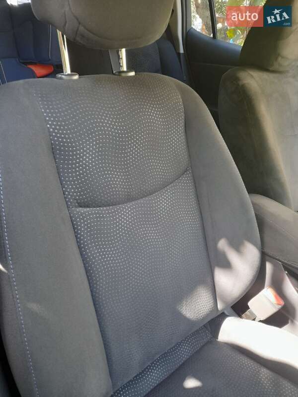 Хетчбек Nissan Leaf 2014 в Диканьці фото 10 Хетчбек Nissan Leaf 2014 в Диканьці