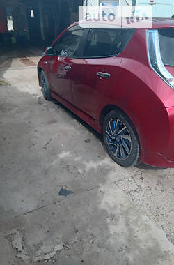 Хэтчбек Nissan Leaf 2014 в 