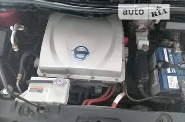 Хэтчбек Nissan Leaf 2014 в 
