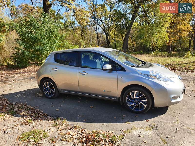Хетчбек Nissan Leaf 2016 в Києві