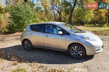 Хэтчбек Nissan Leaf 2016 в 