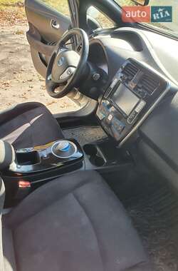Хэтчбек Nissan Leaf 2016 в 