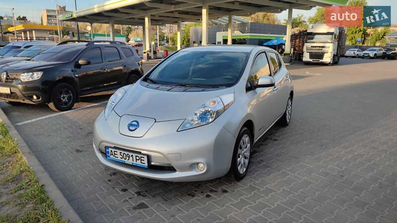 Хетчбек Nissan Leaf 2013 в Дніпрі фото 5 Хетчбек Nissan Leaf 2013 в Дніпрі