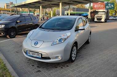 Хэтчбек Nissan Leaf 2013 в 