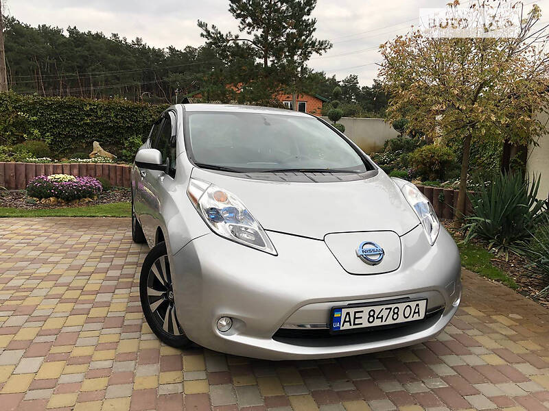 Хетчбек Nissan Leaf 2016 в Дніпрі