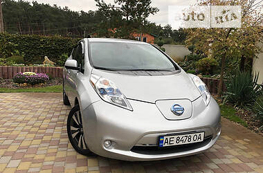 Хетчбек Nissan Leaf 2016 в Дніпрі