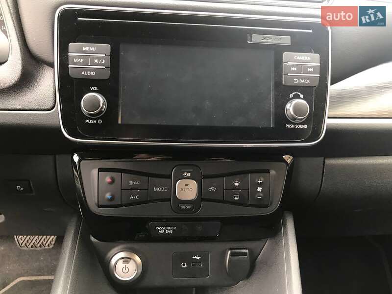 Хэтчбек Nissan Leaf 2019 в Млинове