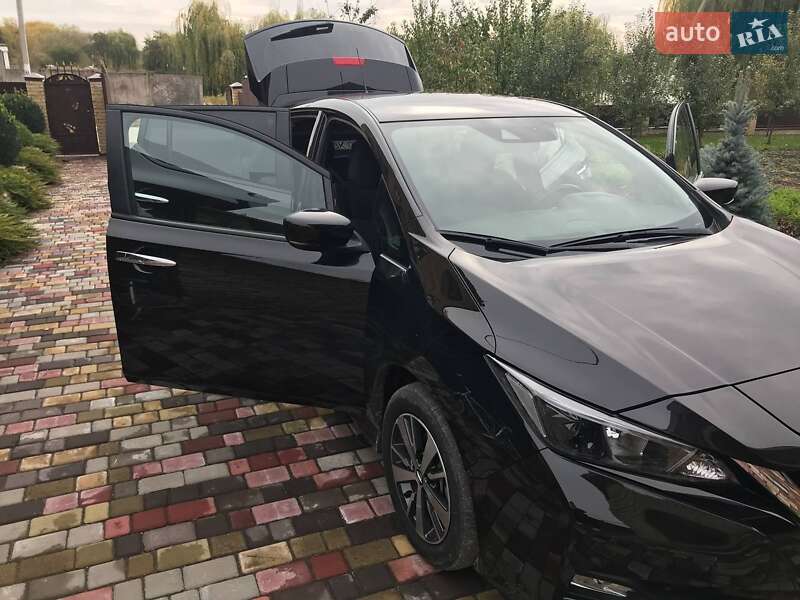 Хэтчбек Nissan Leaf 2019 в Млинове