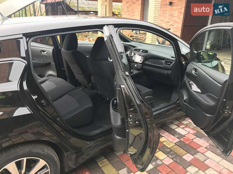 Хэтчбек Nissan Leaf 2019 в Млинове