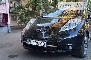 Хэтчбек Nissan Leaf 2014 в 