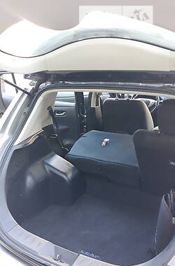 Хетчбек Nissan Leaf 2014 в 
