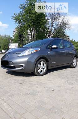 Хетчбек Nissan Leaf 2014 в 