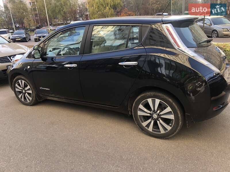 Хэтчбек Nissan Leaf 2015 в Киеве