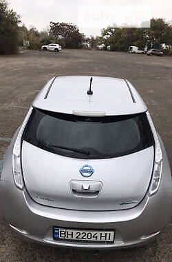 Хэтчбек Nissan Leaf 2013 в Измаиле