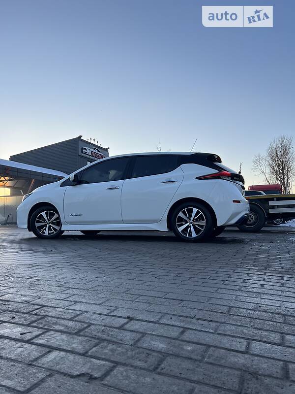 Хэтчбек Nissan Leaf 2018 в Тернополе
