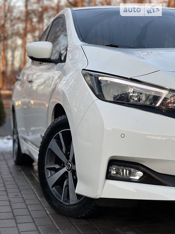 Хэтчбек Nissan Leaf 2018 в Тернополе