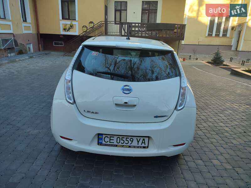 Хетчбек Nissan Leaf 2015 в Чернівцях
