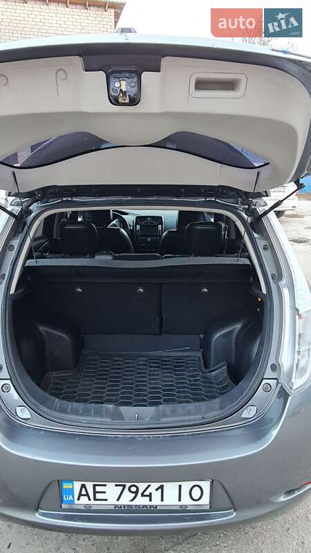 Хетчбек Nissan Leaf 2016 в Дніпрі фото 16 Хетчбек Nissan Leaf 2016 в Дніпрі