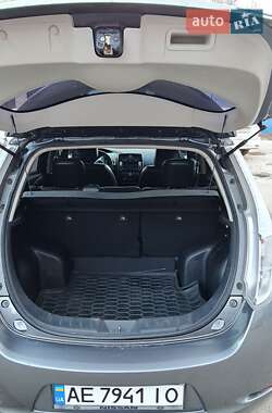 Хетчбек Nissan Leaf 2016 в 