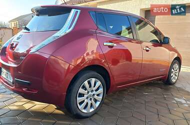 Хетчбек Nissan Leaf 2015 в 