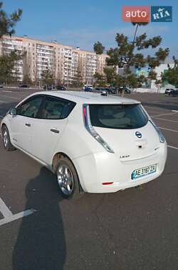 Хэтчбек Nissan Leaf 2013 в Николаеве