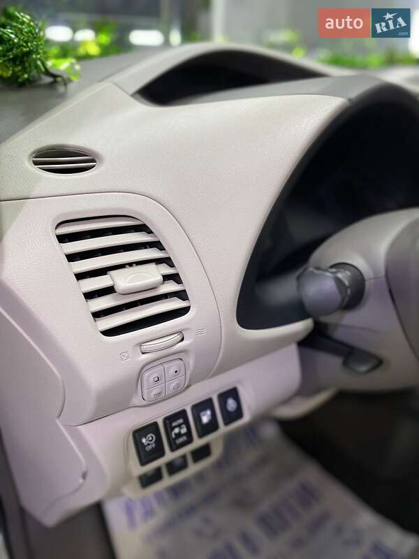 Хэтчбек Nissan Leaf 2013 в Николаеве