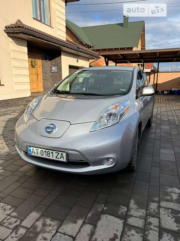 Хэтчбек Nissan Leaf 2016 в 