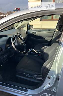 Хэтчбек Nissan Leaf 2016 в 