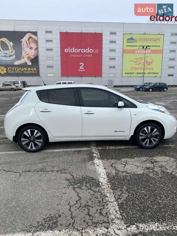 Хэтчбек Nissan Leaf 2016 в Черновцах