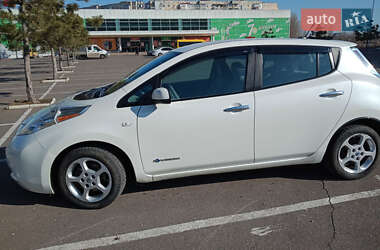 Хэтчбек Nissan Leaf 2013 в Николаеве
