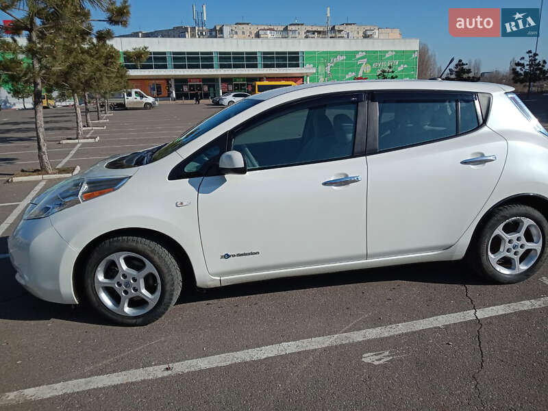 Хэтчбек Nissan Leaf 2013 в Николаеве