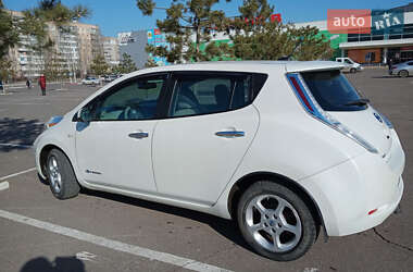Хэтчбек Nissan Leaf 2013 в Николаеве
