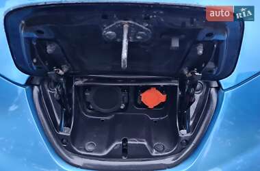 Хэтчбек Nissan Leaf 2011 в 