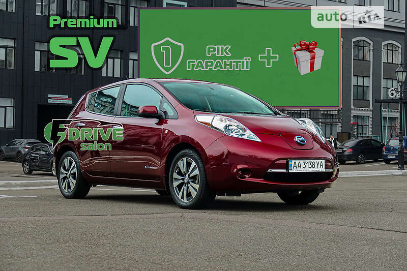 Хэтчбек Nissan Leaf 2015 в Киеве