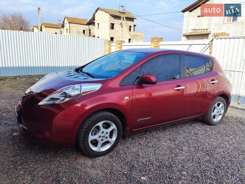Хэтчбек Nissan Leaf 2013 в Одессе