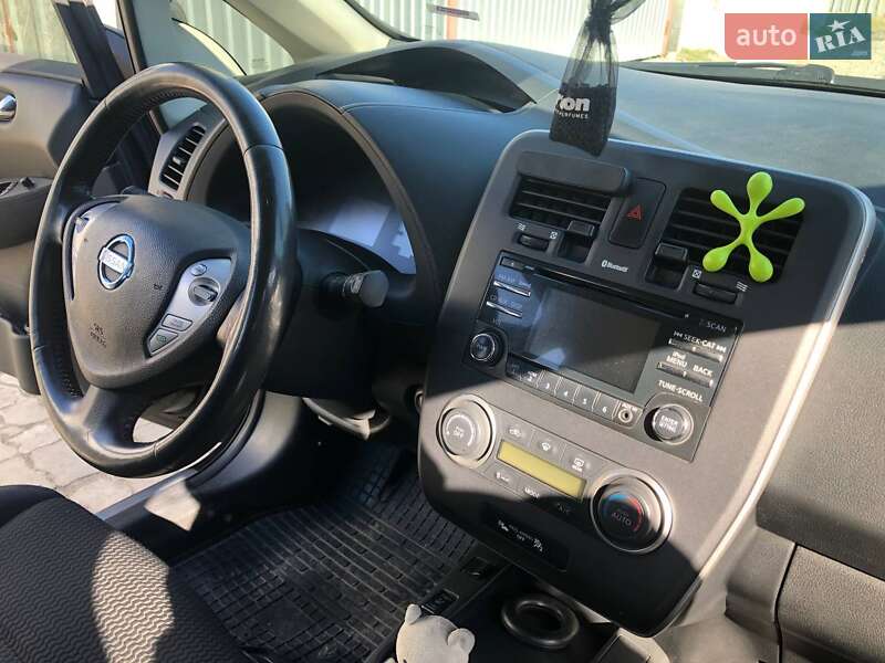 Хэтчбек Nissan Leaf 2014 в Львове