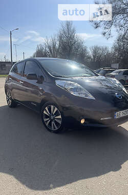 Хэтчбек Nissan Leaf 2014 в 