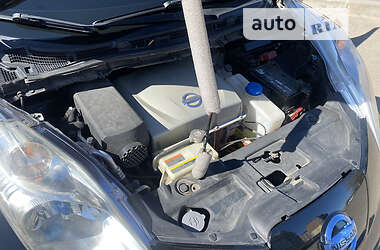 Хэтчбек Nissan Leaf 2013 в 