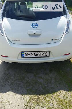 Хетчбек Nissan Leaf 2014 в Дніпрі