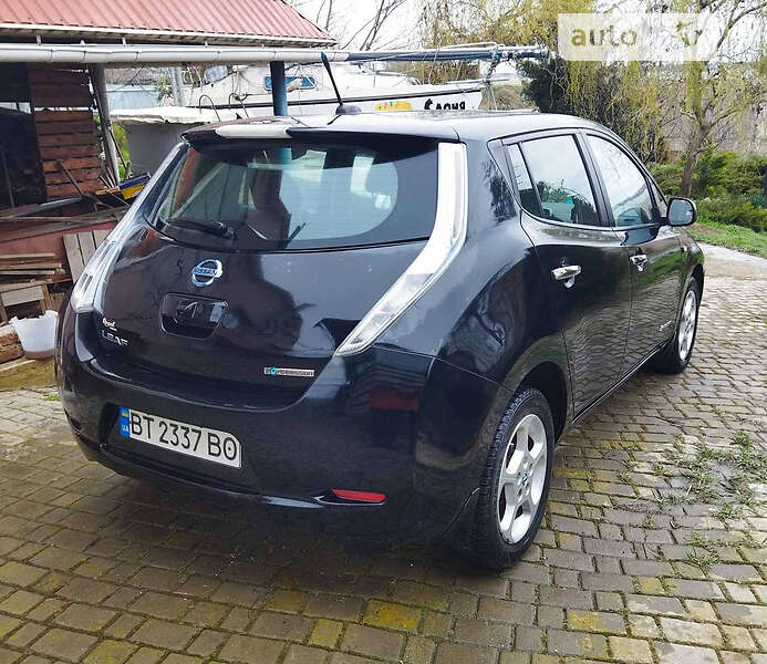 Хэтчбек Nissan Leaf 2014 в Херсоне